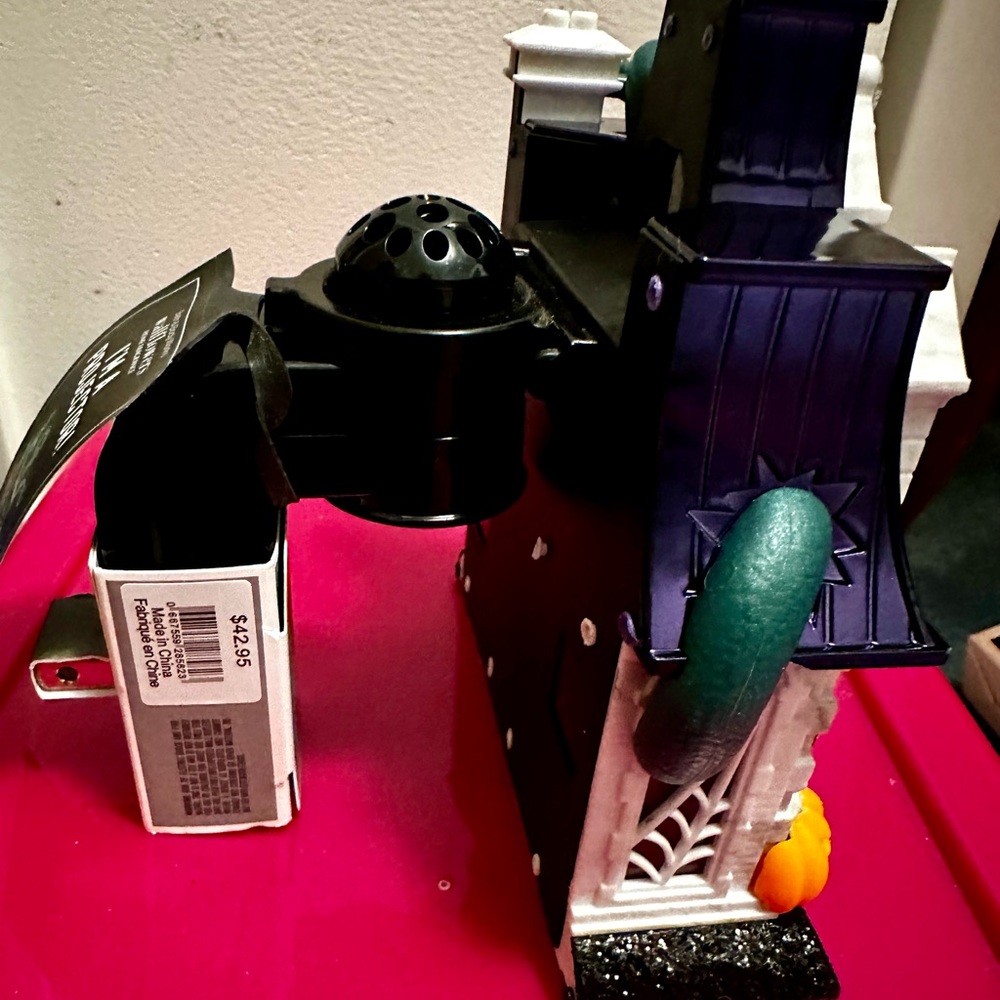 Bath & Body Works Chateau Tri-Projector for Halloween Wallflower Fragrance Plug - Picture 2 of 4